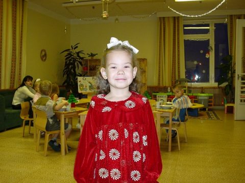 Даша в садике (Рождество 2001)
